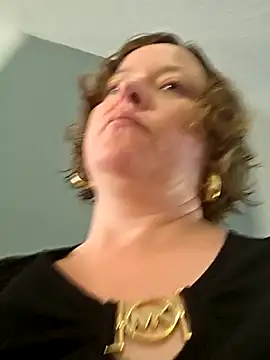 julimonroe online show from May 8, 5:18 pm