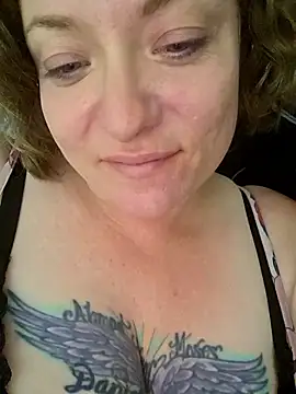 Snapshot of julimonroe chatting on May 24, 5:12 am julimonroe online show from May 24, 5:12 am