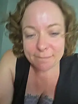 Snapshot of julimonroe chatting on May 30, 2:08 am julimonroe online show from May 30, 2:08 am