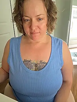 Snapshot of julimonroe chatting on June 4, 5:52 pm julimonroe online show from June 4, 5:52 pm