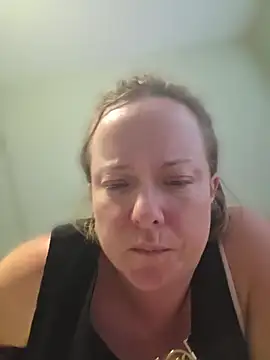 Snapshot of julimonroe chatting on June 28, 1:55 am julimonroe online show from June 28, 1:55 am