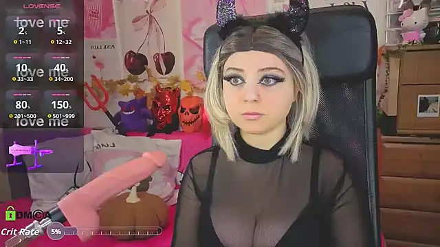 Snapshot of StellaMilla chatting on October 31, 1:50 am StellaMilla online show from October 31, 1:50 am