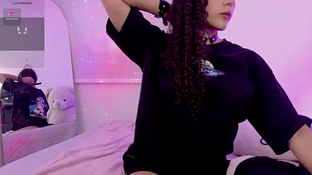 Snapshot of Lia_Tinez chatting on February 28, 12:22 am Lia Tinez online show from February 28, 12:22 am