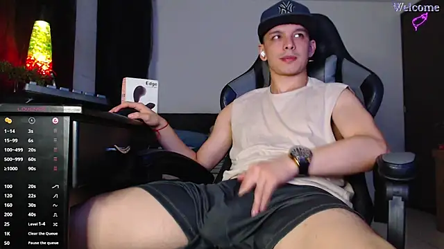 Snapshot of Angel-Twink chatting on February 18, 3:24 am Angel-Twink online show from February 18, 3:24 am