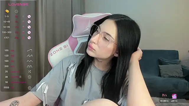 JenniferQueen11 online show from December 12, 6:42 pm