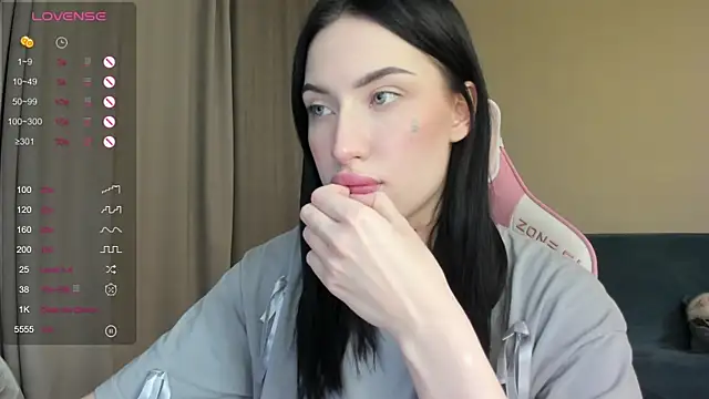 JenniferQueen11 online show from December 22, 1:22 pm