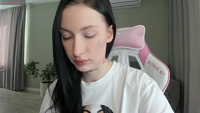 JenniferQueen11 online show from October 16, 6:36 am