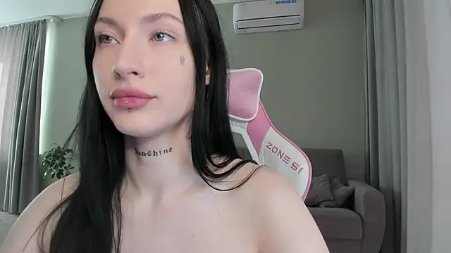 JenniferQueen11 online show from October 18, 6:26 am