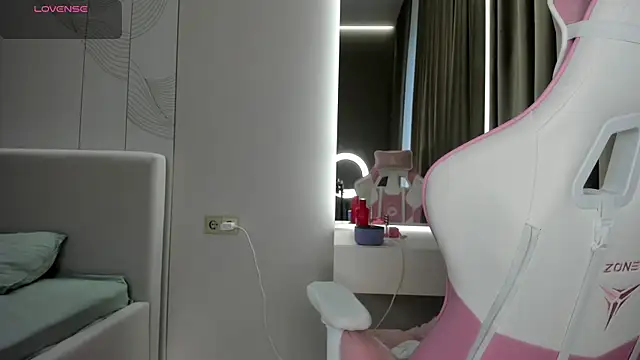 JenniferQueen11 online show from May 17, 1:07 pm