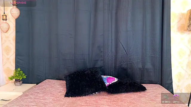 Snapshot of DENISE_WOLFE chatting on September 23, 12:30 pm DENISE WOLFE online show from September 23, 12:30 pm