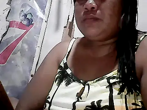 Snapshot of HotsweetPINAY69 chatting on December 18, 5:37 am HotsweetPINAY69 online show from December 18, 5:37 am