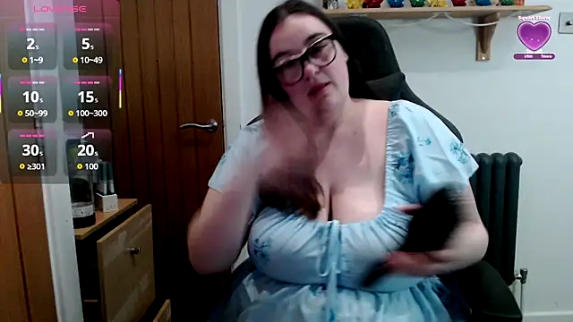 Snapshot of Rebecca_Summer chatting on April 11, 3:33 am Rebecca Summer online show from April 11, 3:33 am