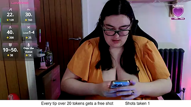 Snapshot of Rebecca_Summer chatting on April 18, 4:11 pm Rebecca Summer online show from April 18, 4:11 pm