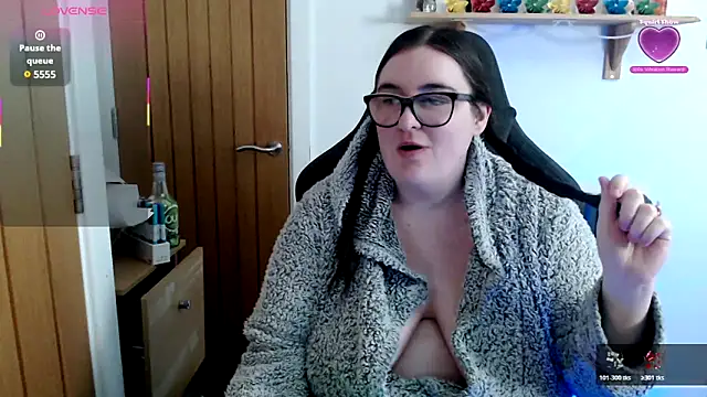 Snapshot of Rebecca_Summer chatting on April 23, 6:25 am Rebecca Summer online show from April 23, 6:25 am