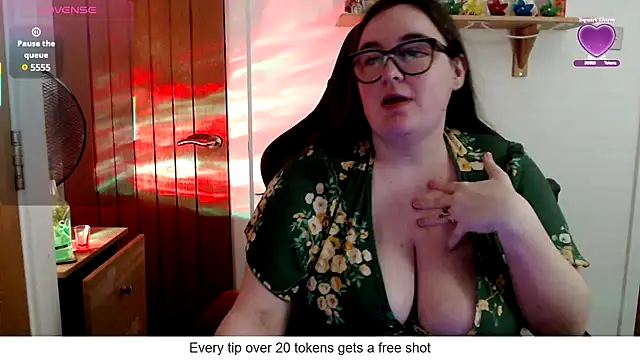 Snapshot of Rebecca_Summer chatting on May 3, 3:51 pm Rebecca Summer online show from May 3, 3:51 pm