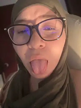 MatchedEyebrow online show from September 19, 9:37 pm