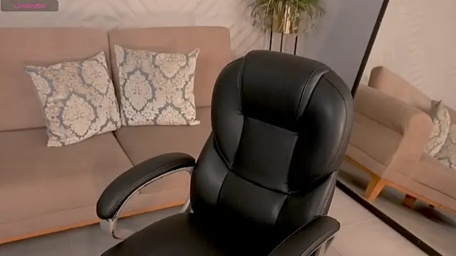 MadelineFox online show from April 25, 8:28 am