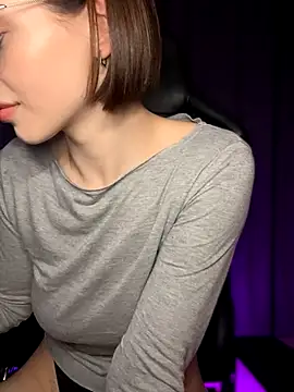 Camilla Railian online show from December 3, 12:24 am