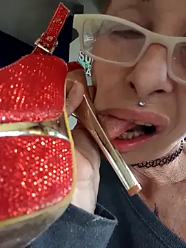 Snapshot of FrozenWaffle chatting on September 23, 5:38 pm FrozenWaffle online show from September 23, 5:38 pm