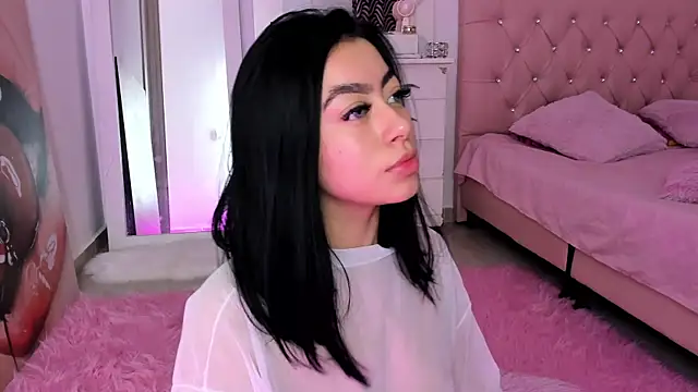 Snapshot of sofiaa_snoww chatting on January 17, 1:15 am sofiaa snoww online show from January 17, 1:15 am