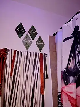 Snapshot of linalooove chatting on September 29, 6:40 am linalooove online show from September 29, 6:40 am