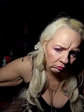 Snapshot of ladonnastarr chatting on February 10, 5:58 am ladonnastarr online show from February 10, 5:58 am