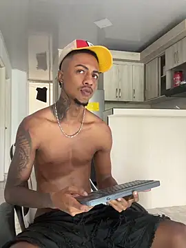 YeremiBrowm online show from March 28, 4:39 pm