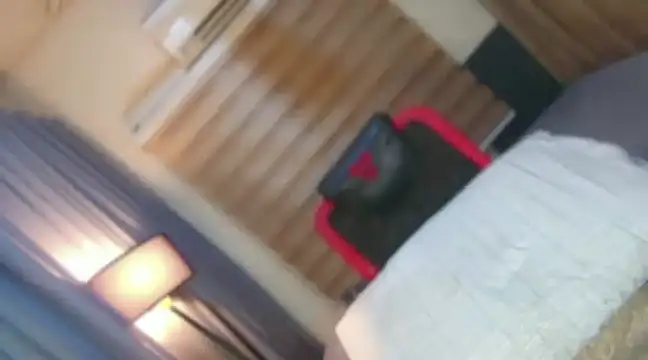 Snapshot of bella_maxwel chatting on December 21, 4:41 am bella maxwel online show from December 21, 4:41 am