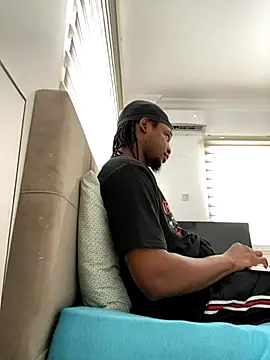 Snapshot of finefinance chatting on October 4, 5:16 am finefinance online show from October 4, 5:16 am