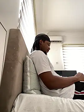 Snapshot of finefinance chatting on November 1, 6:48 am finefinance online show from November 1, 6:48 am