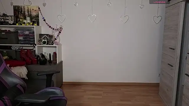 TinniAngel online show from March 14, 6:57 pm