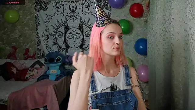 Snapshot of Cutie_Adelia chatting on December 12, 10:24 am Cutie Adelia online show from December 12, 10:24 am