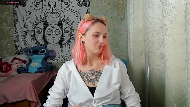 Snapshot of Cutie_Adelia chatting on December 18, 9:04 am Cutie Adelia online show from December 18, 9:04 am