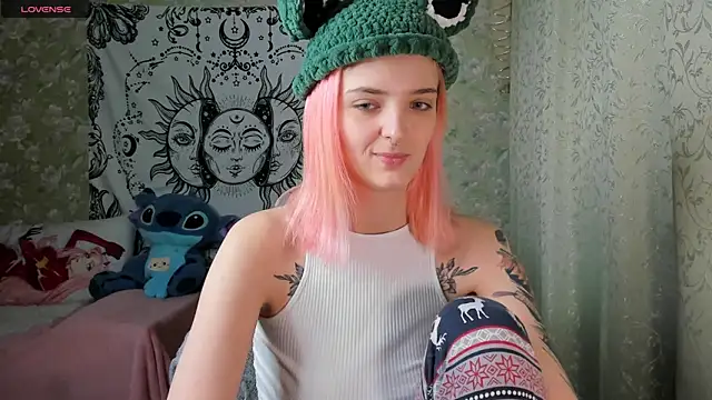 Snapshot of Cutie_Adelia chatting on January 4, 9:54 am Cutie Adelia online show from January 4, 9:54 am