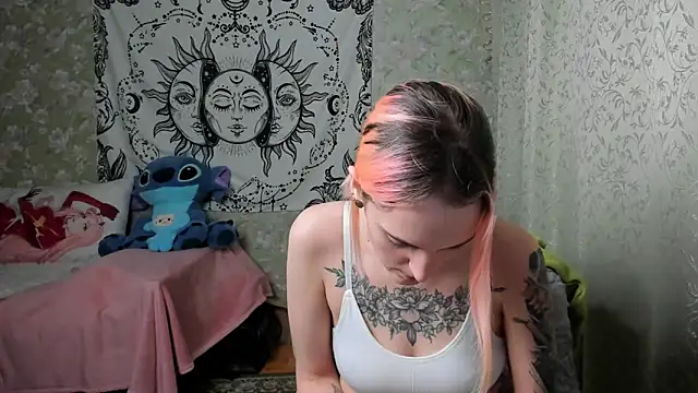 Snapshot of Cutie_Adelia chatting on February 14, 1:18 pm Cutie Adelia online show from February 14, 1:18 pm