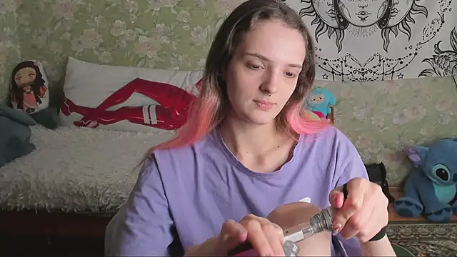 Snapshot of Cutie_Adelia chatting on March 22, 10:07 am Cutie Adelia online show from March 22, 10:07 am