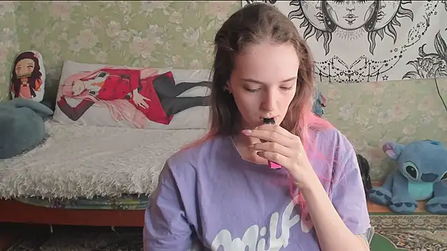 Snapshot of Cutie_Adelia chatting on March 31, 9:32 am Cutie Adelia online show from March 31, 9:32 am