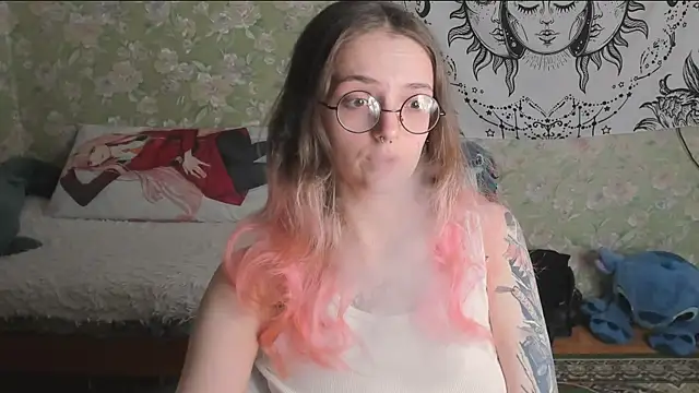 Snapshot of Cutie_Adelia chatting on May 7, 12:54 pm Cutie Adelia online show from May 7, 12:54 pm