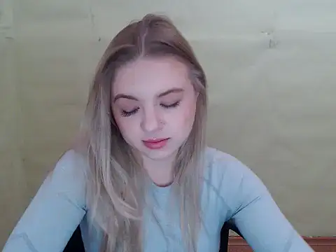 CrazyGloria online show from December 2, 5:59 am