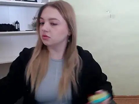CrazyGloria online show from February 9, 5:50 am