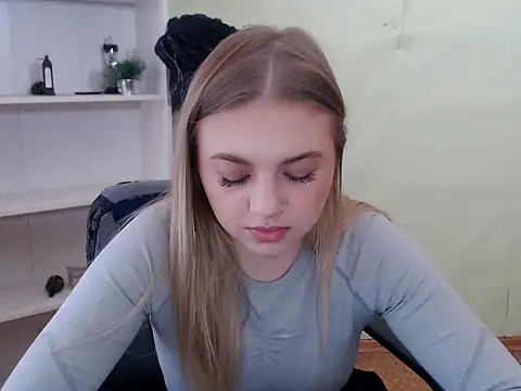 CrazyGloria online show from March 5, 6:01 am