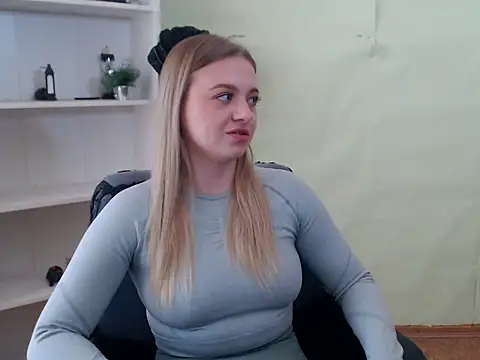 CrazyGloria online show from March 5, 9:16 am