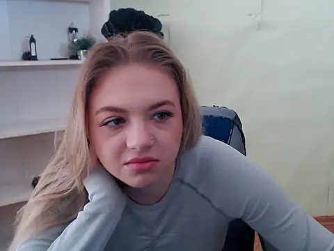 CrazyGloria online show from March 6, 6:08 am