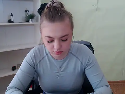 CrazyGloria online show from March 6, 9:14 am