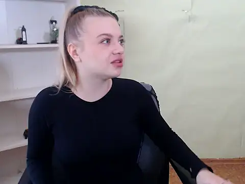 CrazyGloria online show from March 9, 6:06 am