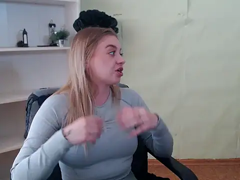 CrazyGloria online show from March 20, 9:15 am