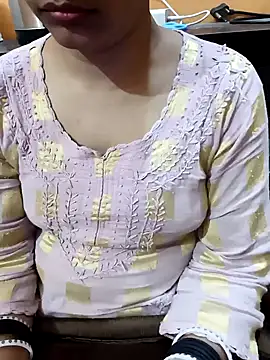 Snapshot of Diya_143 chatting on February 6, 6:56 pm Diya 143 online show from February 6, 6:56 pm