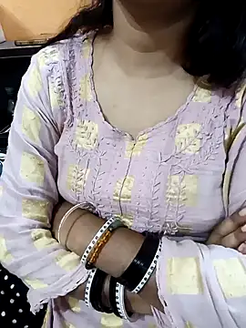 Snapshot of Diya_143 chatting on February 7, 5:40 pm Diya 143 online show from February 7, 5:40 pm