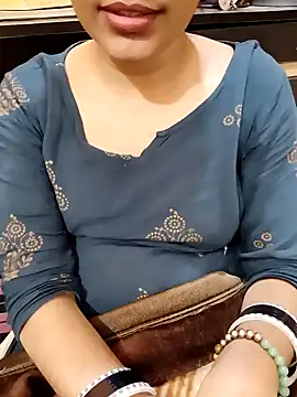 Snapshot of Diya_143 chatting on February 9, 5:22 pm Diya 143 online show from February 9, 5:22 pm