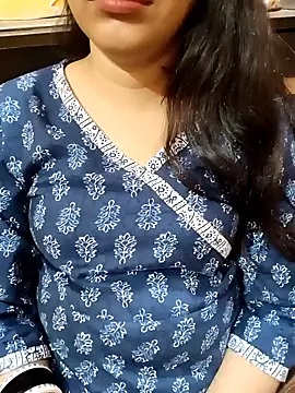 Snapshot of Diya_143 chatting on February 11, 11:21 am Diya 143 online show from February 11, 11:21 am
